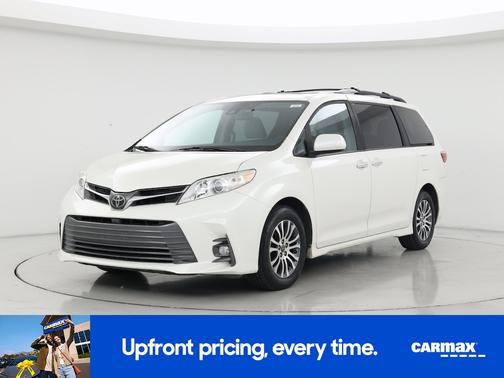 White 2018 Toyota Sienna XLE