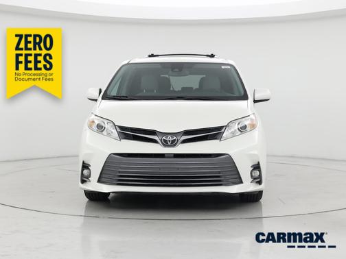 White 2018 Toyota Sienna XLE