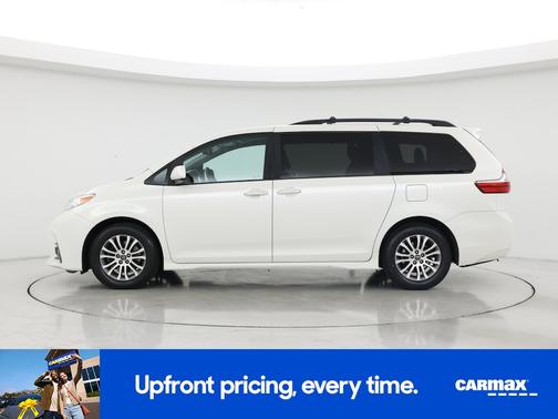 White 2018 Toyota Sienna XLE
