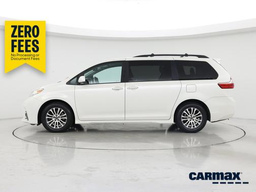 White 2018 Toyota Sienna XLE