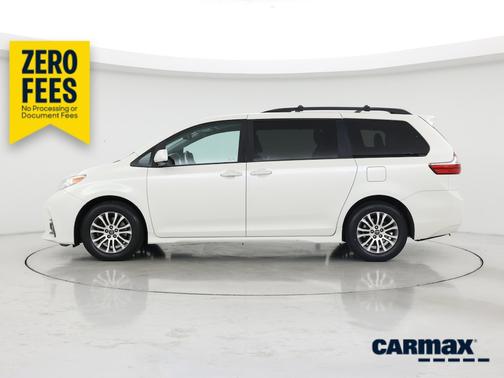 White 2018 Toyota Sienna XLE