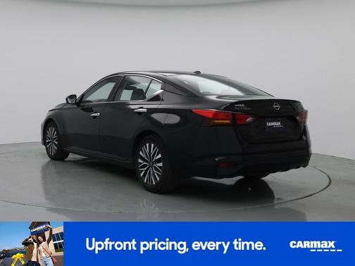 Black 2023 Nissan Altima SV
