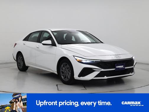 White 2024 Hyundai ELANTRA SEL