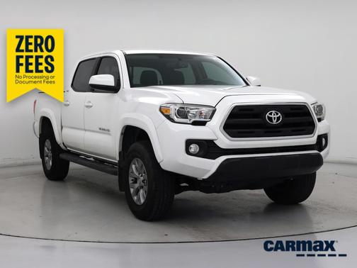 White 2017 Toyota Tacoma SR5