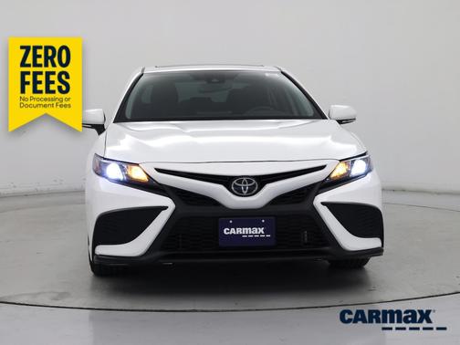 White 2024 Toyota Camry SE