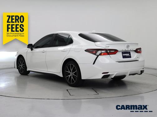 White 2024 Toyota Camry SE