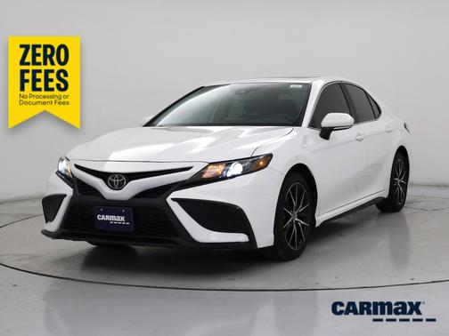 White 2024 Toyota Camry SE