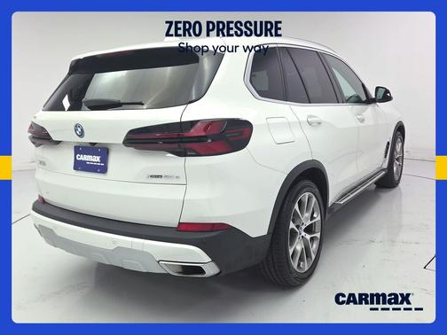 White 2025 BMW X5 PHEV xDrive50e