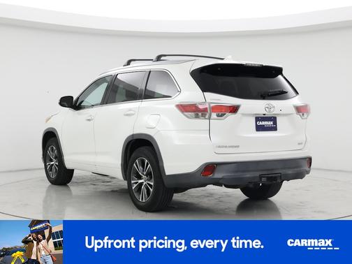 White 2016 Toyota Highlander XLE