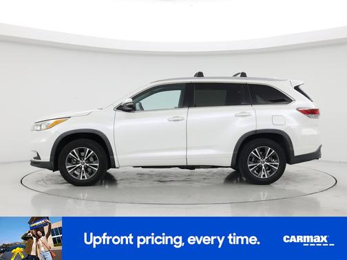 White 2016 Toyota Highlander XLE