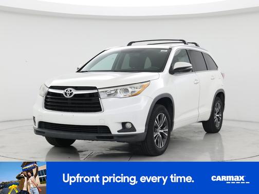 White 2016 Toyota Highlander XLE