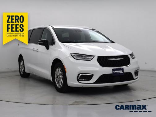 White 2025 Chrysler Pacifica Select