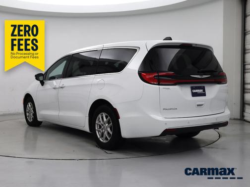 White 2025 Chrysler Pacifica Select