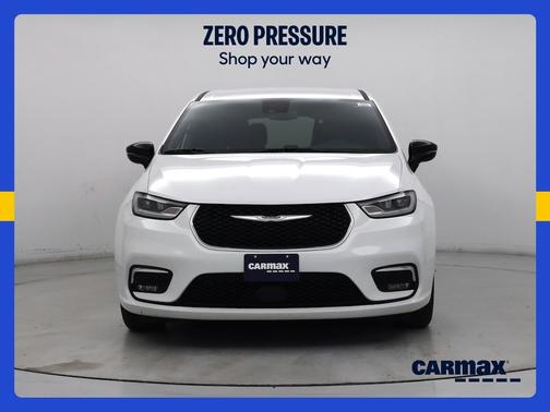 White 2025 Chrysler Pacifica Select