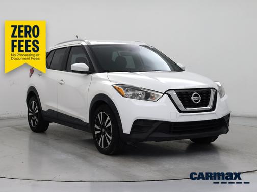 White 2018 Nissan Kicks SV