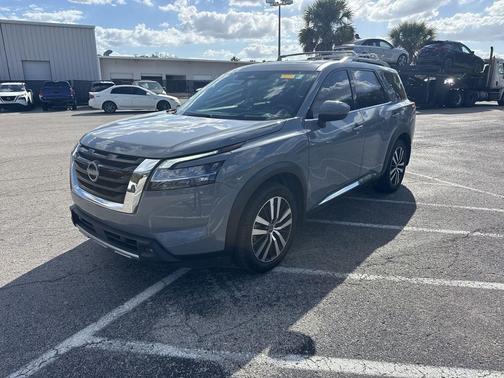 2023 Nissan Pathfinder Platinum 4WD