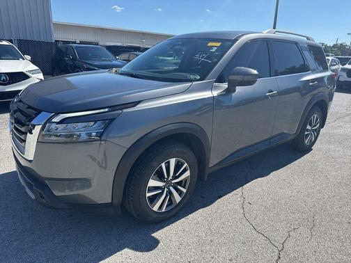 Gun Metallic 2024 Nissan Pathfinder SL FWD