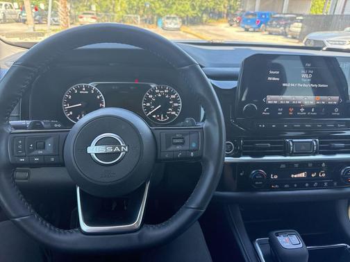 Gun Metallic 2024 Nissan Pathfinder SL FWD