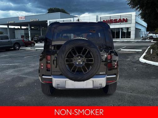 Santorini Black Metallic 2025 Land Rover Defender 110 P300