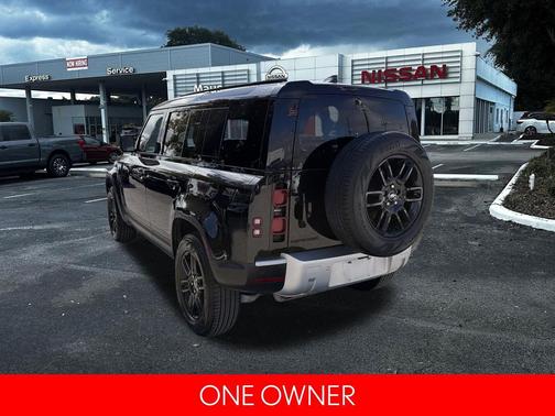Santorini Black Metallic 2025 Land Rover Defender 110 P300