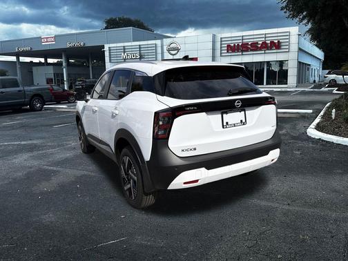 2026 Nissan Kicks SV