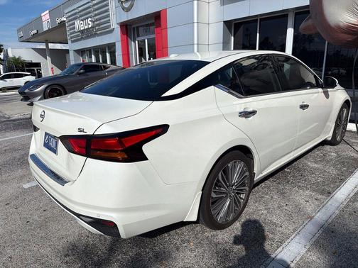 Pearl White Tricoat 2025 Nissan Altima 2.5 SL
