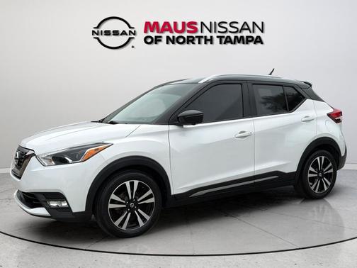 Aspen White TriCoat Pearl 2020 Nissan Kicks SR