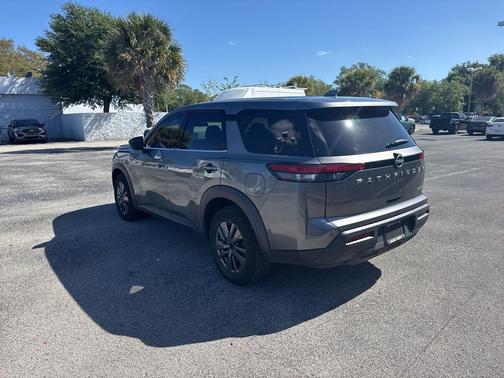 2022 Nissan Pathfinder S 4WD