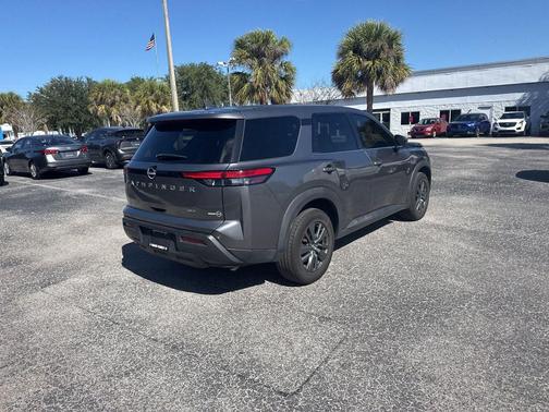 2022 Nissan Pathfinder S 4WD