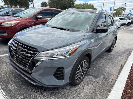 Boulder Gray Pearl/Super Black 2021 Nissan Kicks SV