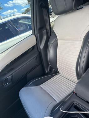 2023 Land Rover Discovery P300 S R-Dynamic