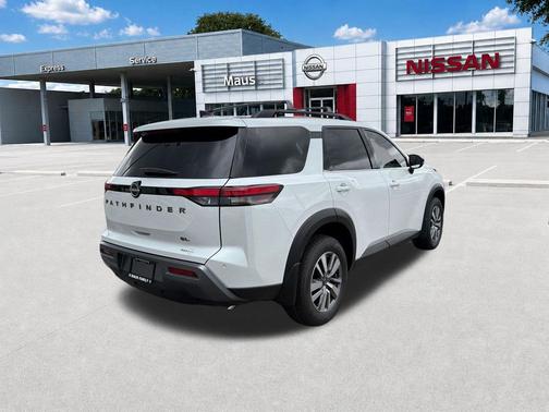 Everest White Pearl Tricoat 2026 Nissan Pathfinder SL