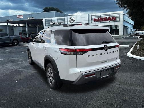 Everest White Pearl Tricoat 2026 Nissan Pathfinder SL