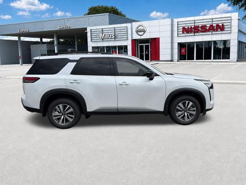 Everest White Pearl Tricoat 2026 Nissan Pathfinder SL
