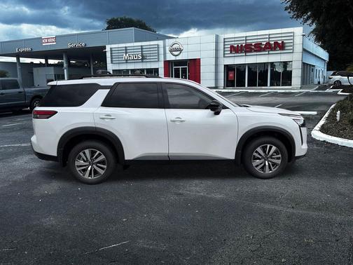 Everest White Pearl Tricoat 2026 Nissan Pathfinder SL