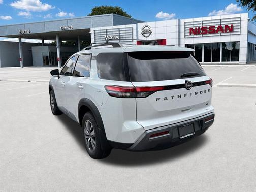 Everest White Pearl Tricoat 2026 Nissan Pathfinder SL