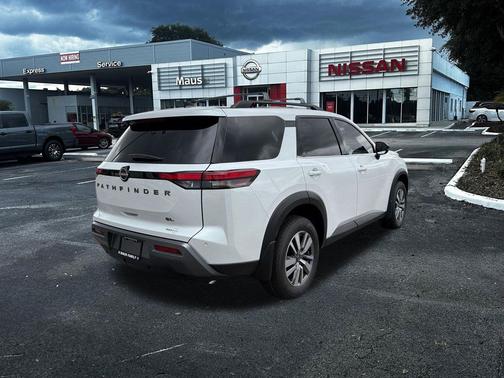 Everest White Pearl Tricoat 2026 Nissan Pathfinder SL