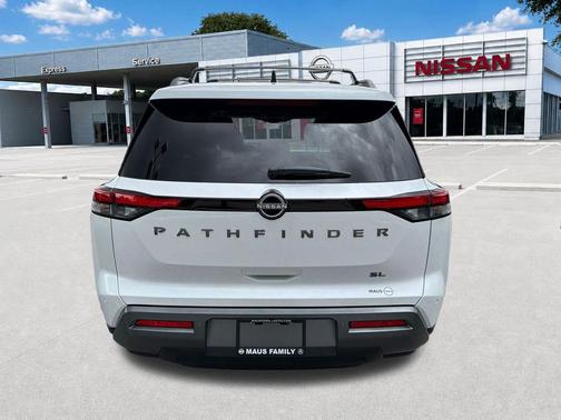 Everest White Pearl Tricoat 2026 Nissan Pathfinder SL