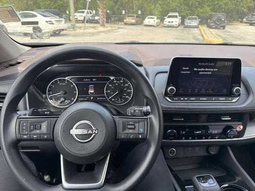 Brilliant Silver Metallic 2023 Nissan Rogue SV