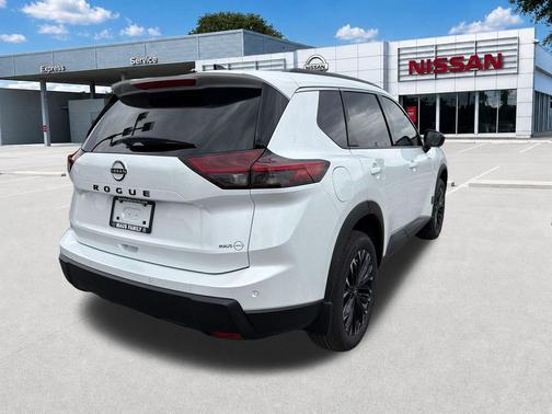 Everest White Pearl Tricoat 2026 Nissan Rogue Dark Armor
