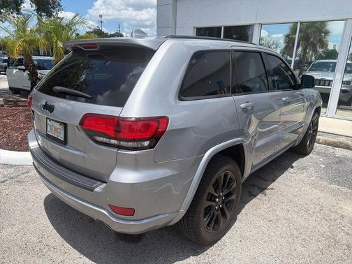Billet Silver Metallic Clearcoat 2021 Jeep Grand Cherokee Laredo