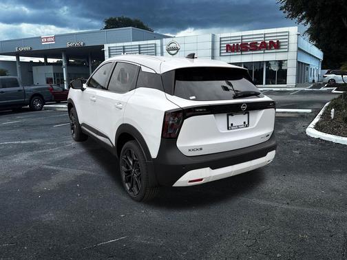 2026 Nissan Kicks SR