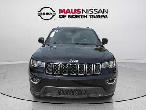 Diamond Black Crystal Pearlcoat 2018 Jeep Grand Cherokee Laredo E
