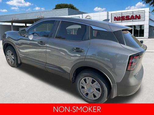 Gun Metallic 2025 Nissan Kicks S