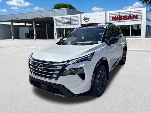 Everest White Pearl/Super Black 2026 Nissan Rogue Platinum