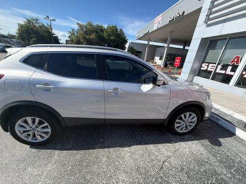 Brilliant Silver Metallic 2022 Nissan Rogue Sport SV