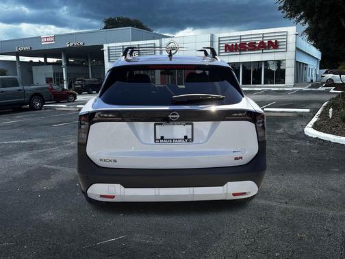 2026 Nissan Kicks SR