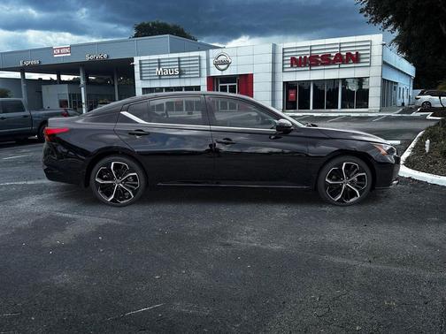 Super Black 2026 Nissan Altima SR FWD