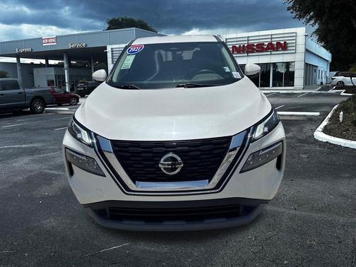 Pearl White Tricoat 2021 Nissan Rogue SV