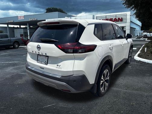 Pearl White Tricoat 2021 Nissan Rogue SV
